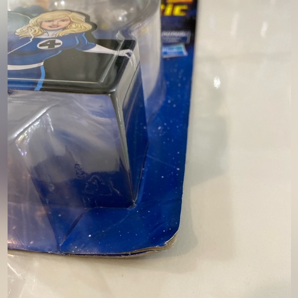 Marvel Comics Fantastic Four "Invisible Woman" 6 Inch Action Figure Hasbro F0350 - Picture 7 of 12